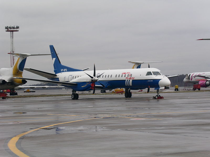 800px-Polet_Airlines_Saab_2000_in_Domodedovo